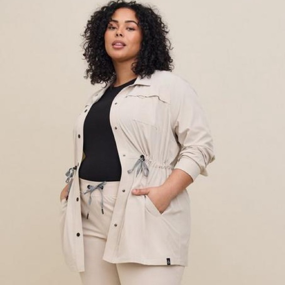 Torrid Happy Camper Stretch Woven Anorak Jacket - Size 26 (4)